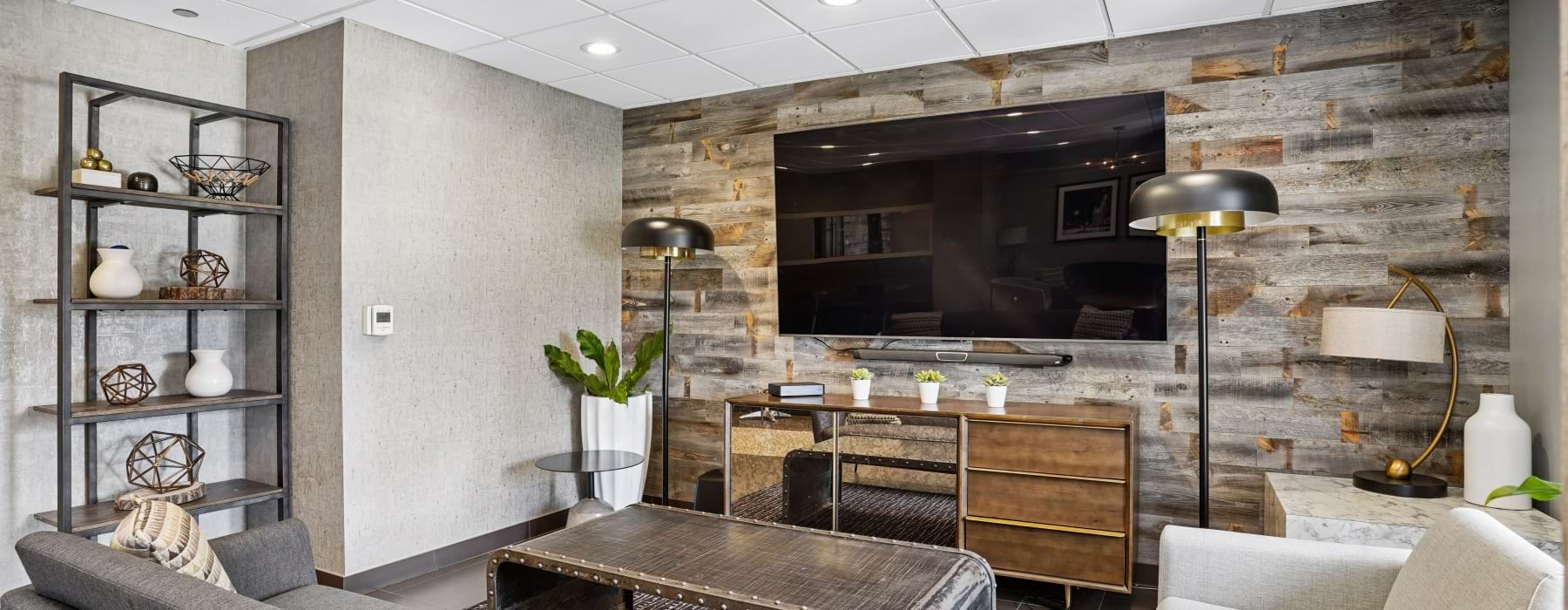 Indoor Lounge at One Superior Place Apartments. 